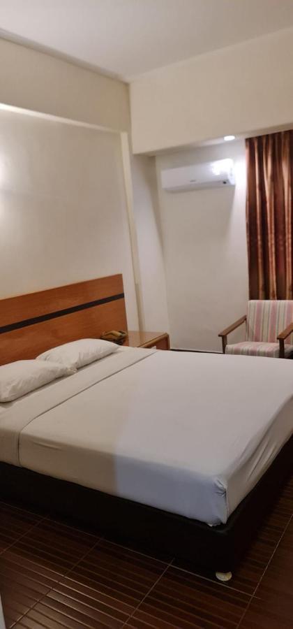 Paradise Hotel Tanjungpinang Zewnętrze zdjęcie